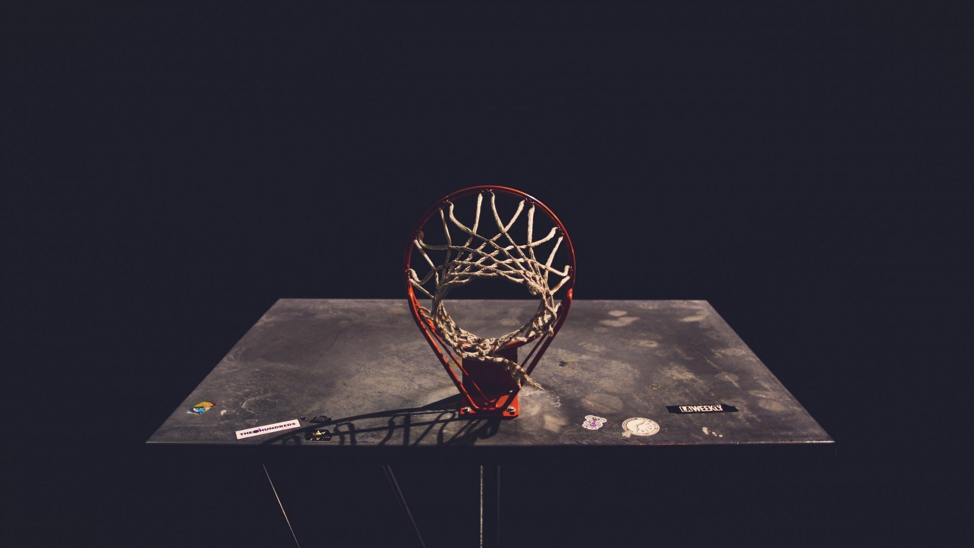 场边的第四官员:专门负责安抚教练情绪,场边的第四官员_专门负责安抚教练情绪的是谁